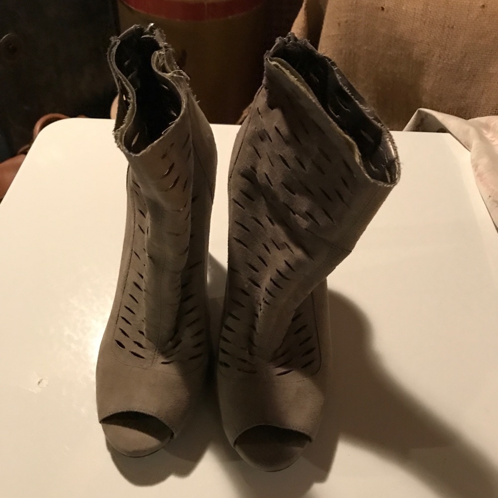 Carlos heeled booties